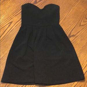 Sweet heart neckline dress!